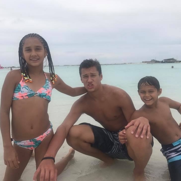 Meet your Posher, Laura - Picture 1 of 1